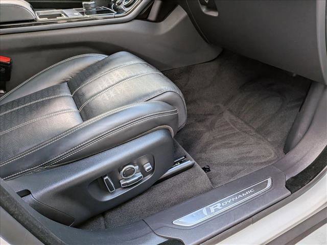 Used 2019 Land Rover Range Rover Velar R-Dynamic SE image 16