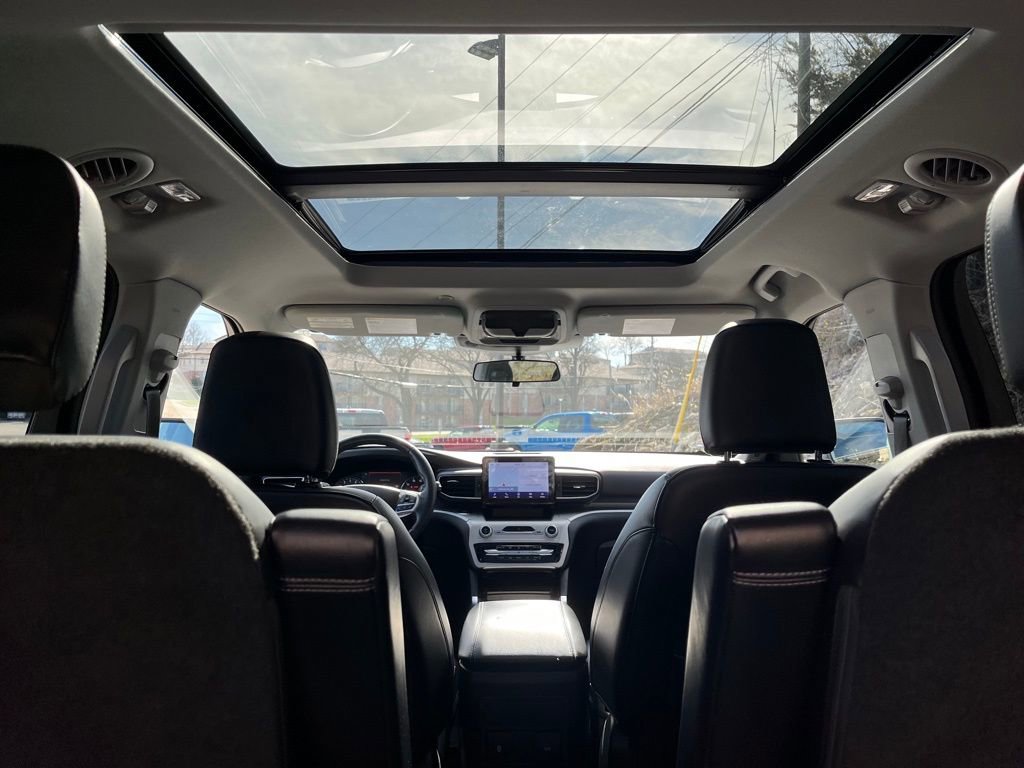 Used 2022 Ford Explorer XLT w/ Equipment Group 202A image 11