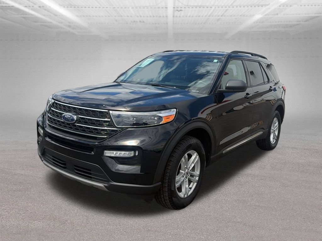 Certified 2022 Ford Explorer XLT w/ Equipment Group 202A AWD/4WD image 4