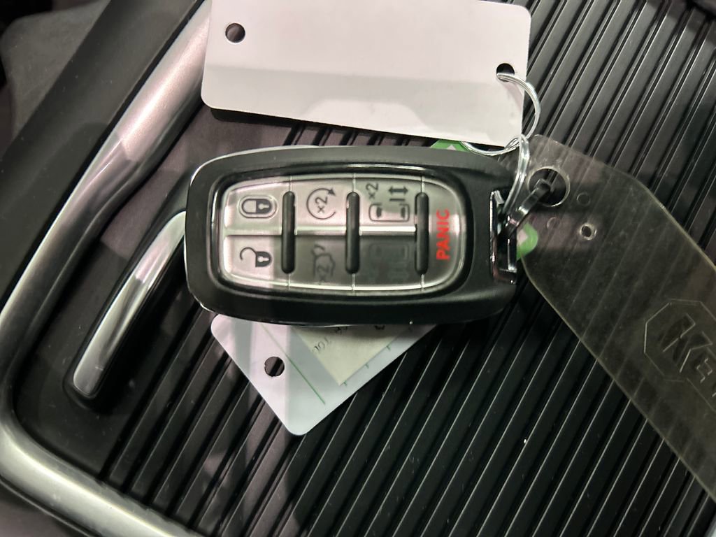 Used 2024 Chrysler Pacifica Touring-L FWD image 22
