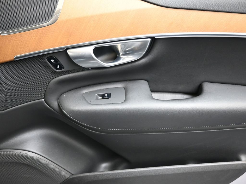 Certified 2024 Volvo XC90 B6 Plus image 11