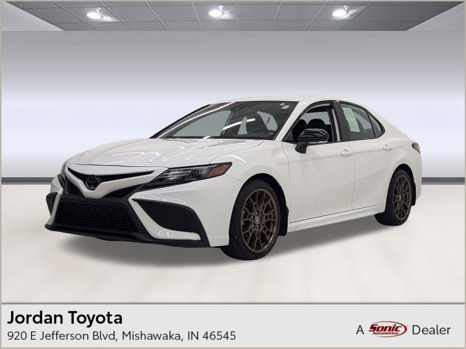 Used 2023 Toyota Camry SE image 1