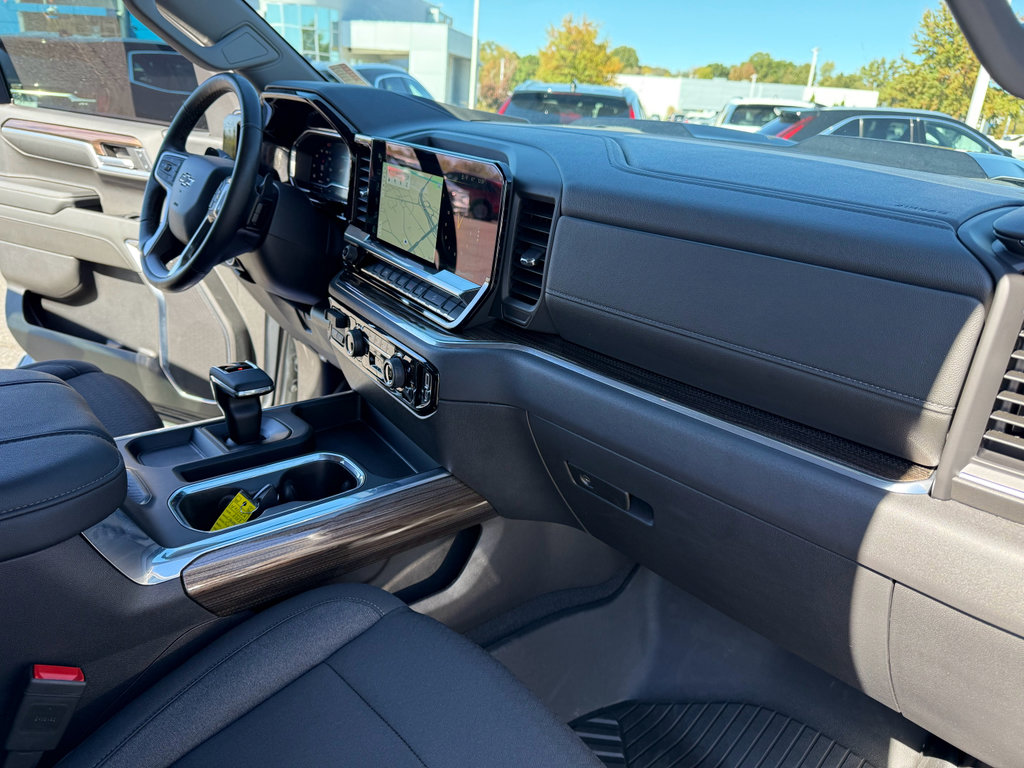 Used 2024 Chevrolet Silverado 1500 LT Trail Boss w/ Convenience Package II image 33