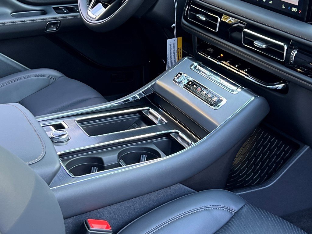New 2026 Lincoln Aviator AWD image 12