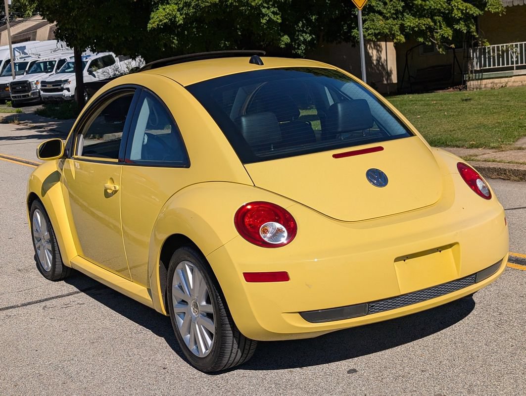 Used 2008 Volkswagen Beetle SE FWD image 10