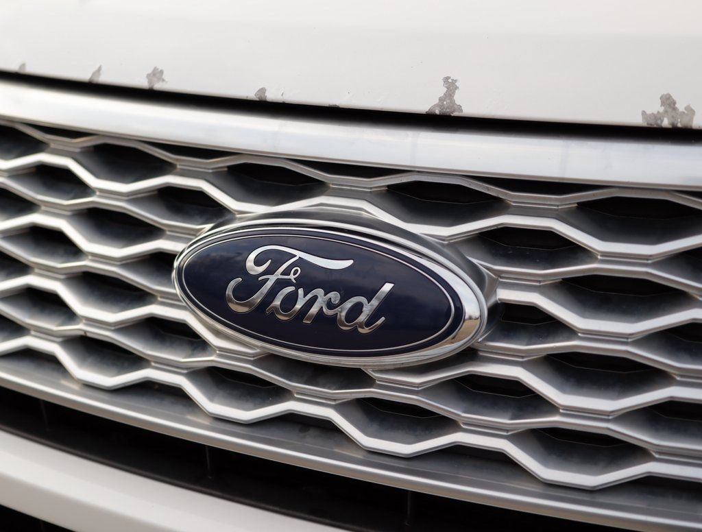 Used 2017 Ford Explorer Platinum image 40