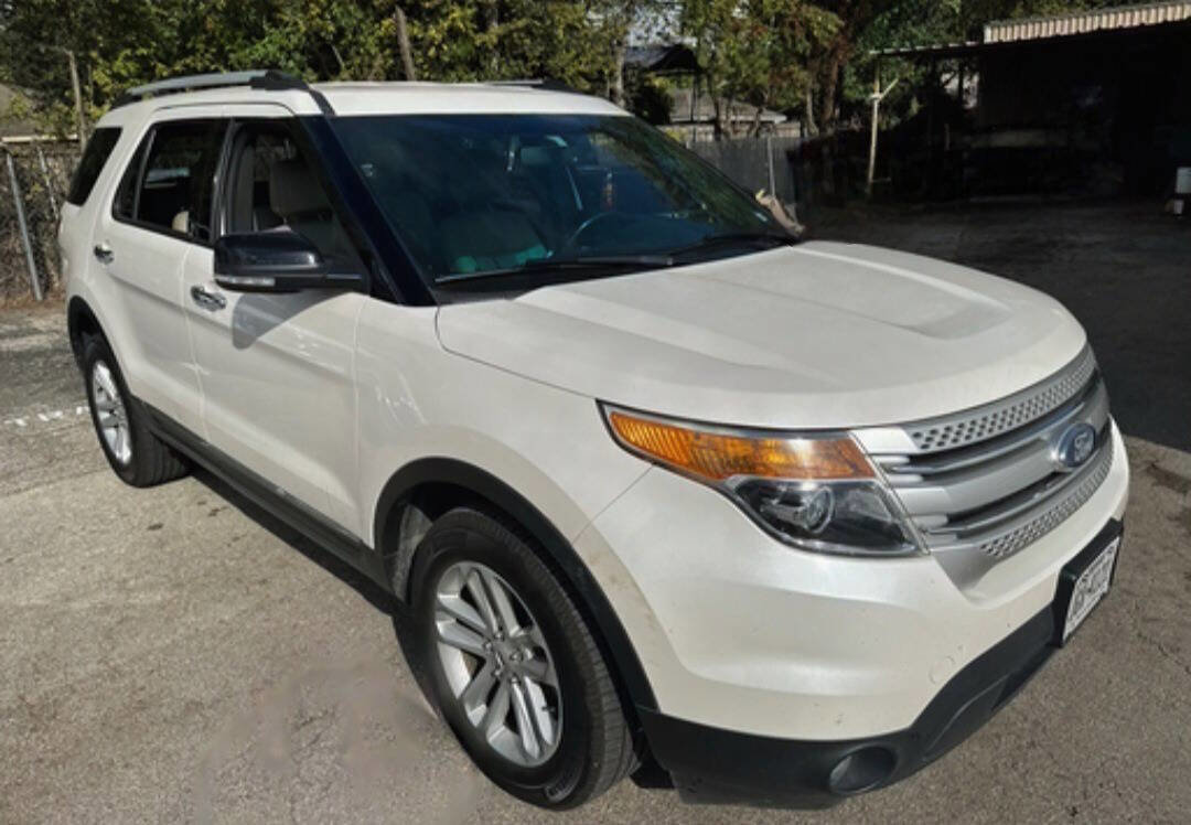 Used 2015 Ford Explorer XLT w/ Equipment Group 202B image 6