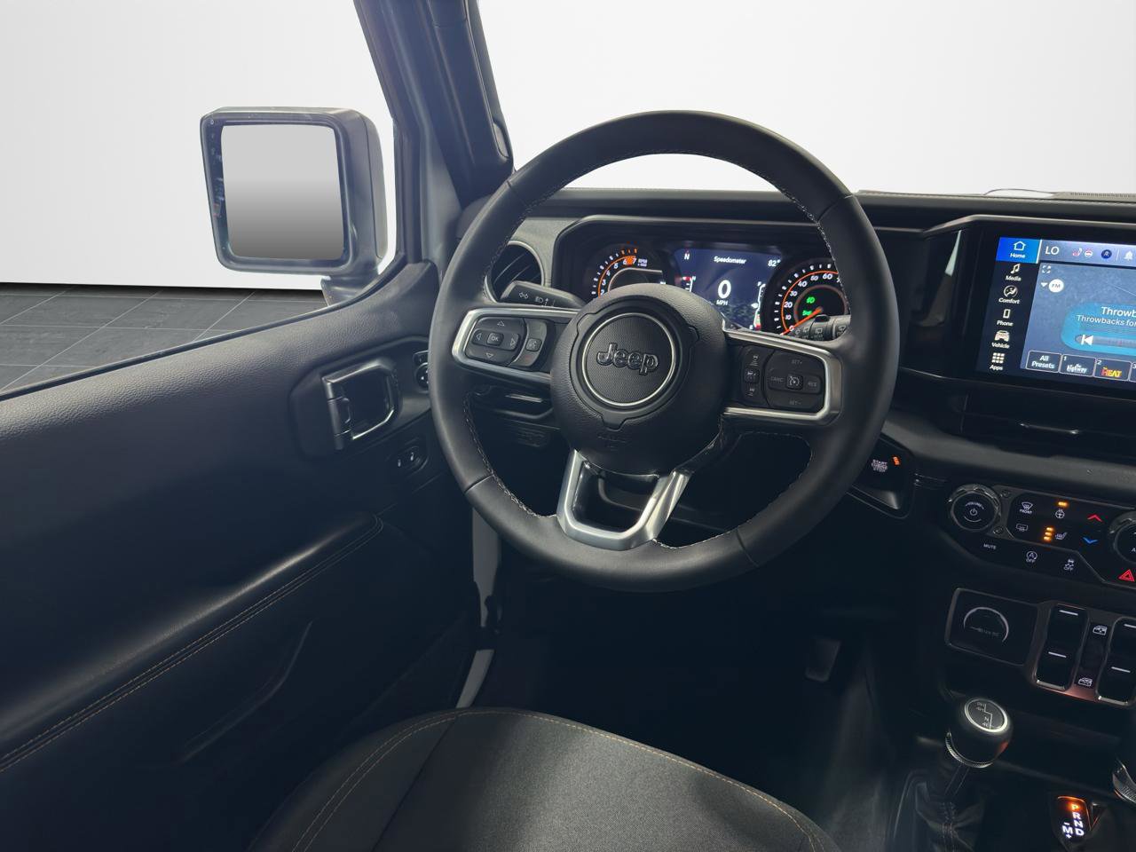 Used 2025 Jeep Wrangler Unlimited Sahara AWD/4WD image 18