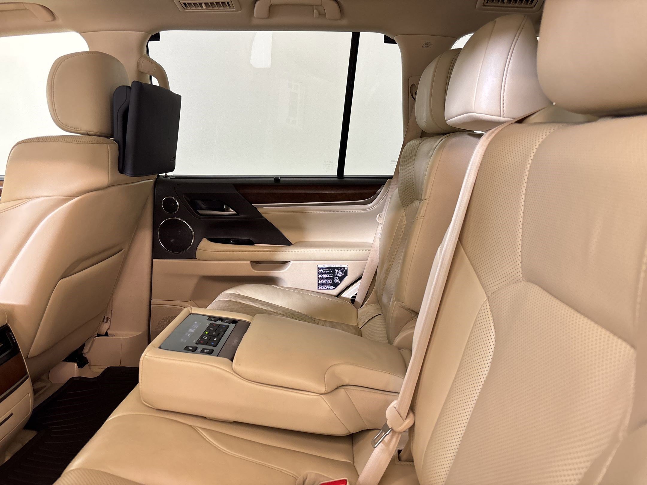 Used 2020 Lexus LX 570 4WD w/ Luxury Package image 30