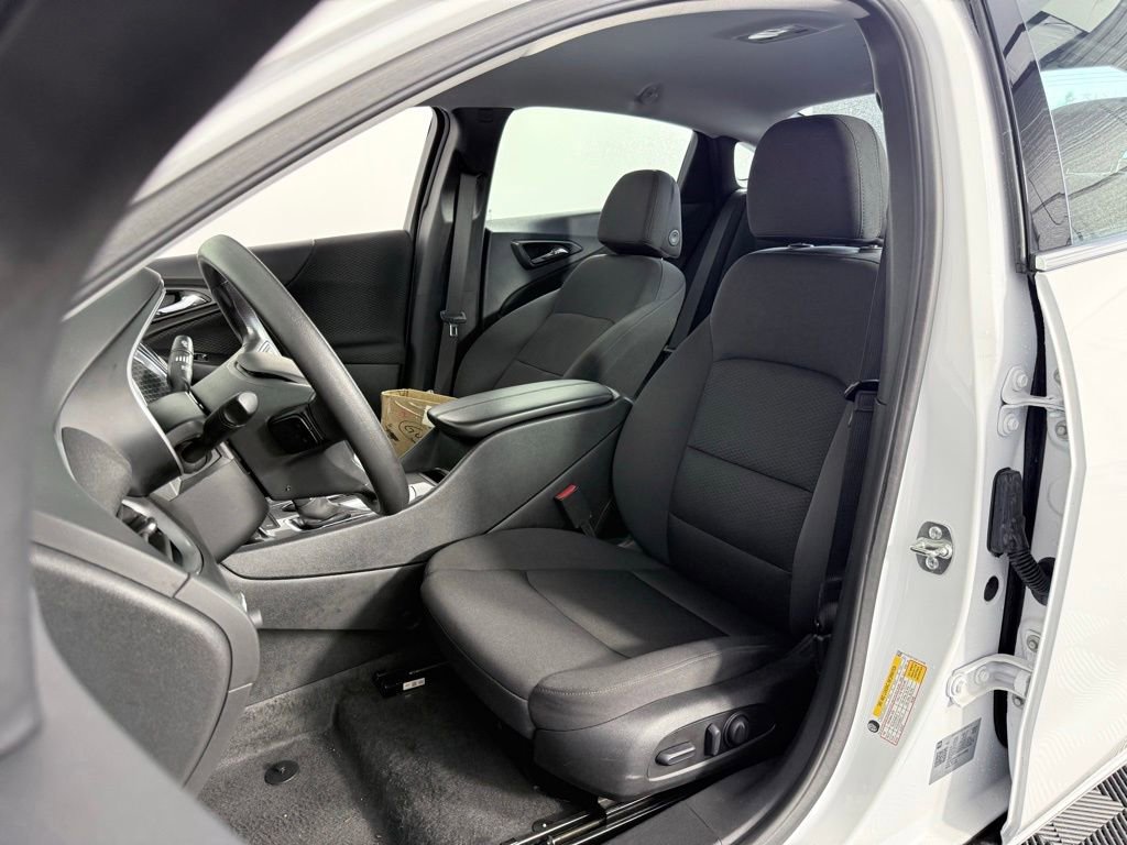 Used 2025 Chevrolet Malibu LT image 11