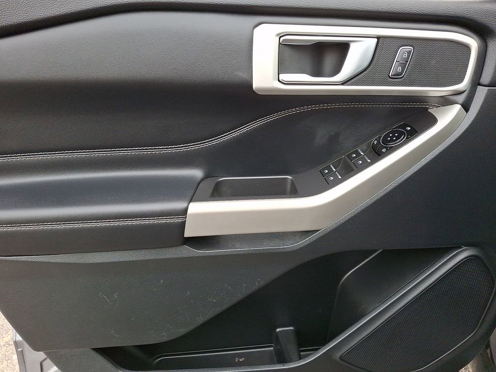Used 2022 Ford Explorer XLT w/ Equipment Group 202A image 14