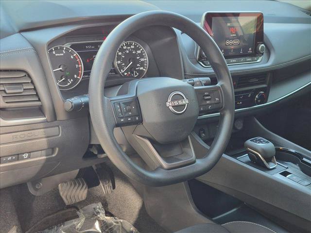 Used 2025 Nissan Rogue S FWD image 10