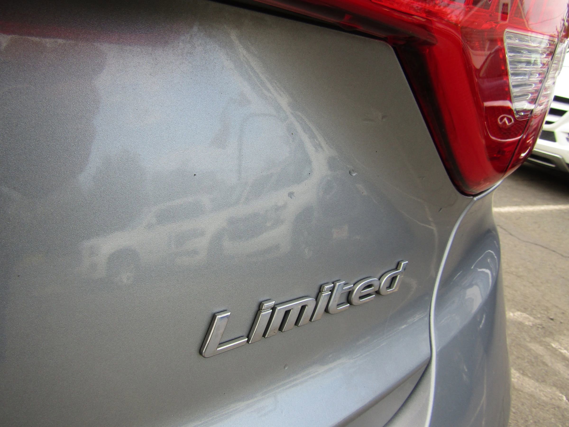 Used 2015 Hyundai Sonata Limited w/ Option Group 06 FWD image 13