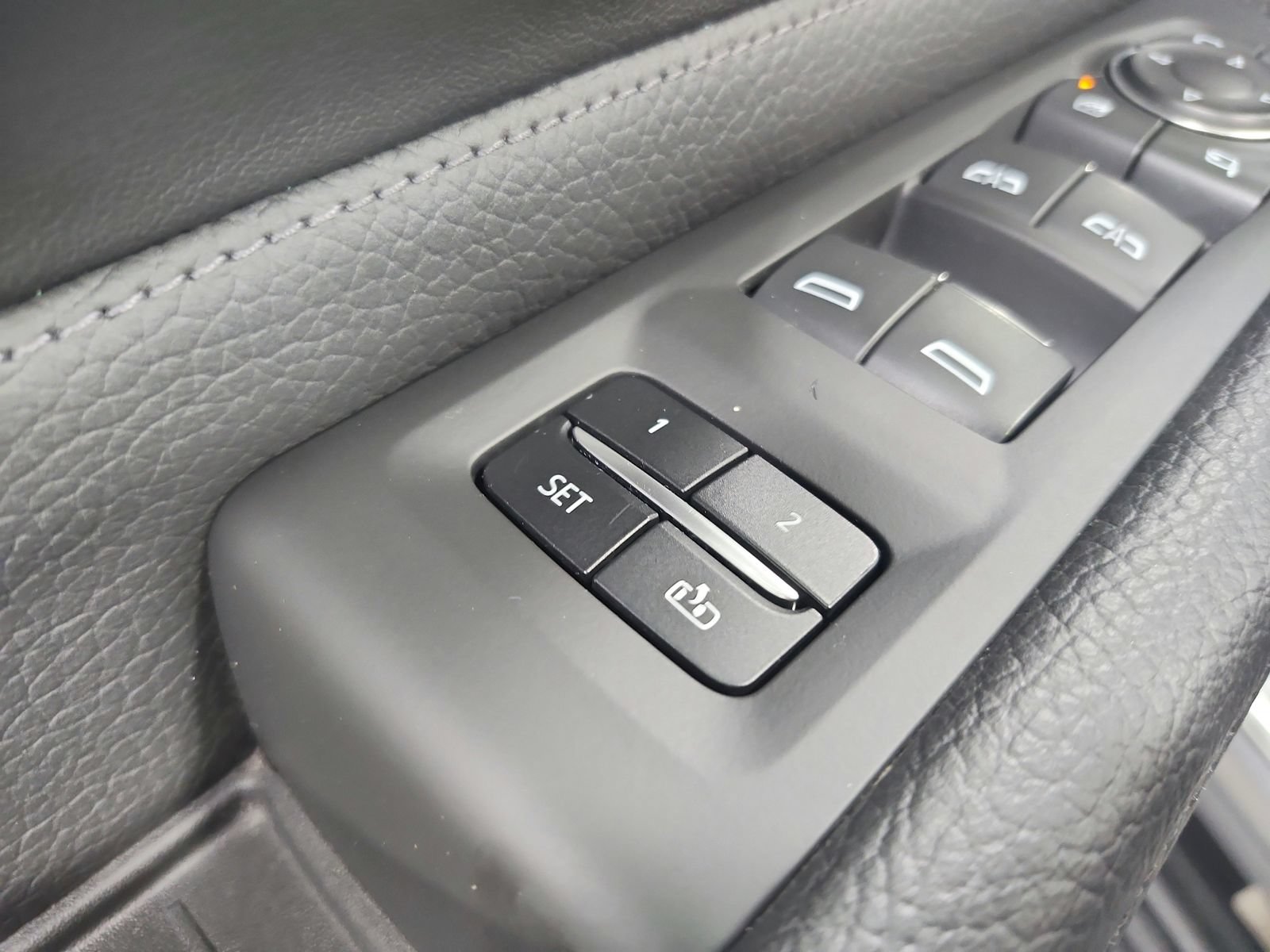 Used 2023 GMC Yukon XL Denali RWD image 21