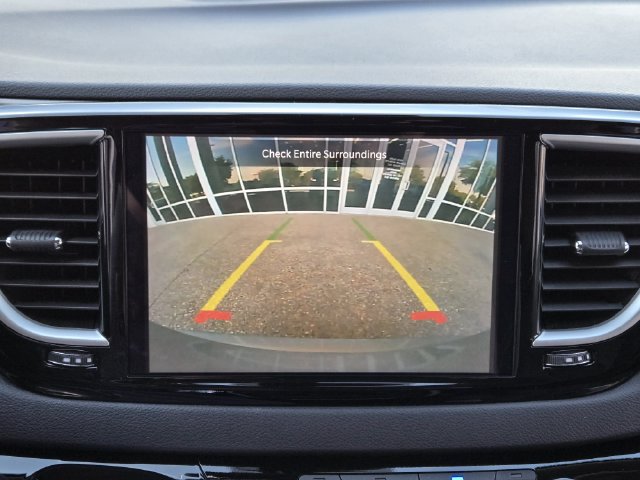 Used 2024 Chrysler Pacifica Touring-L FWD image 18