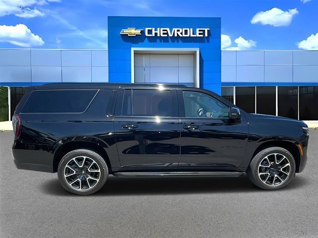 Used 2025 Chevrolet Suburban RST w/ Comfort Package AWD/4WD image 2