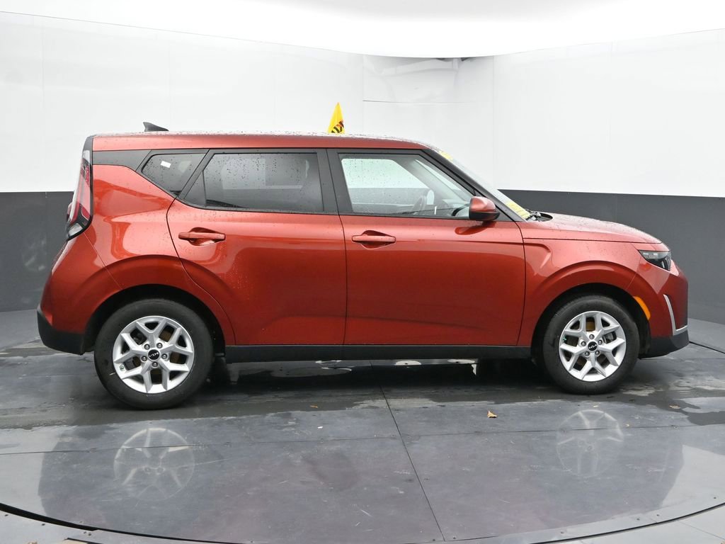 Used 2025 Kia Soul LX w/ LX Technology Package image 12
