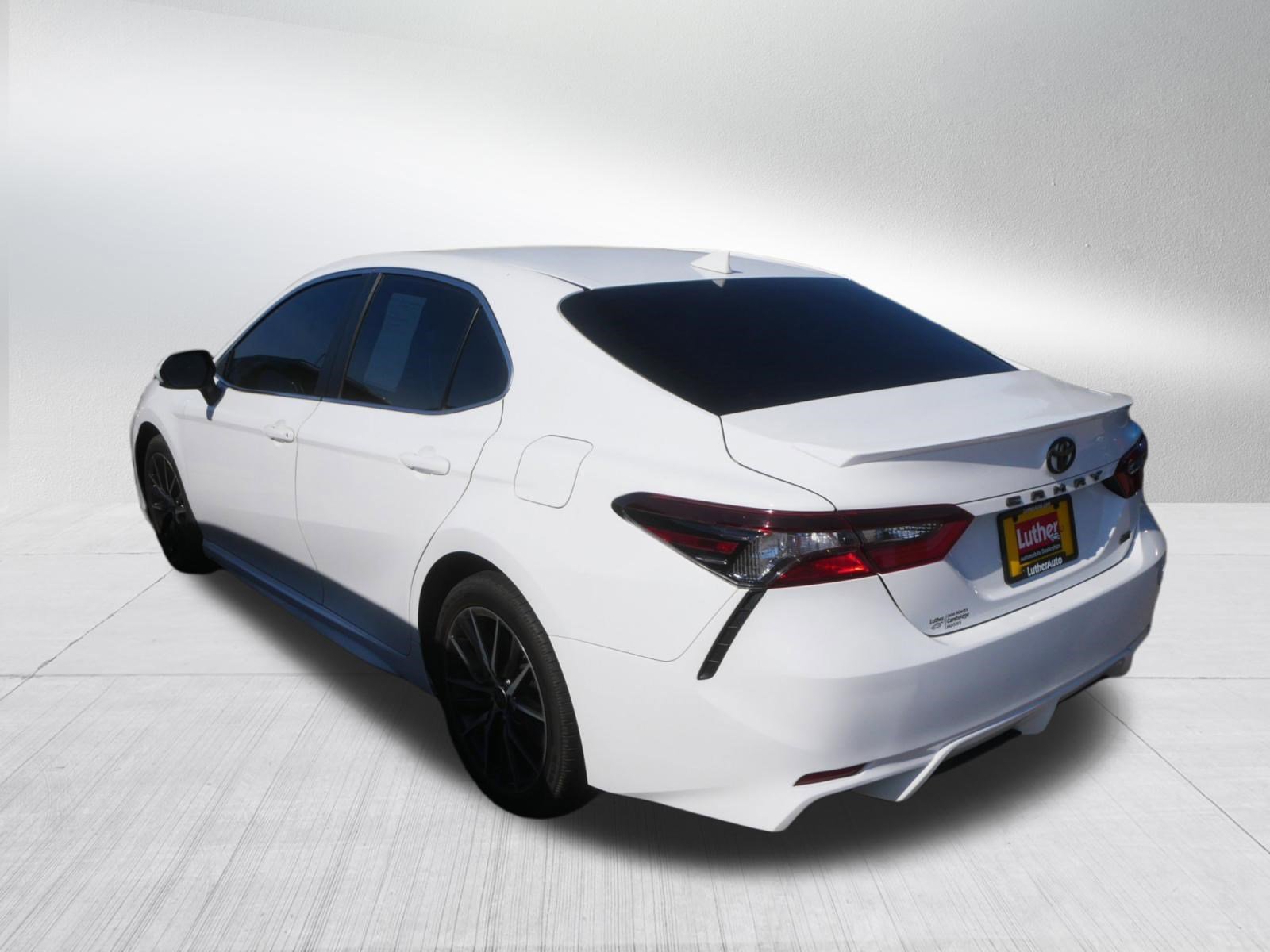 Used 2021 Toyota Camry SE FWD image 8