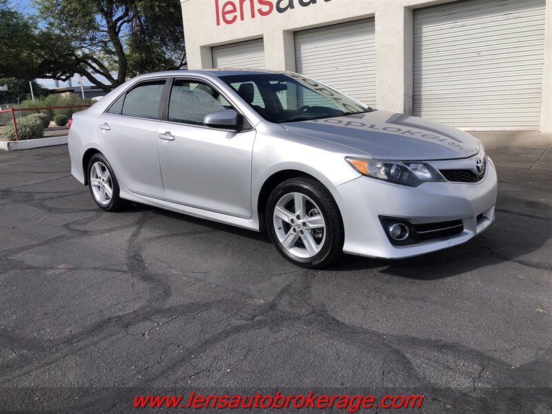 Used 2014 Toyota Camry SE FWD image 2