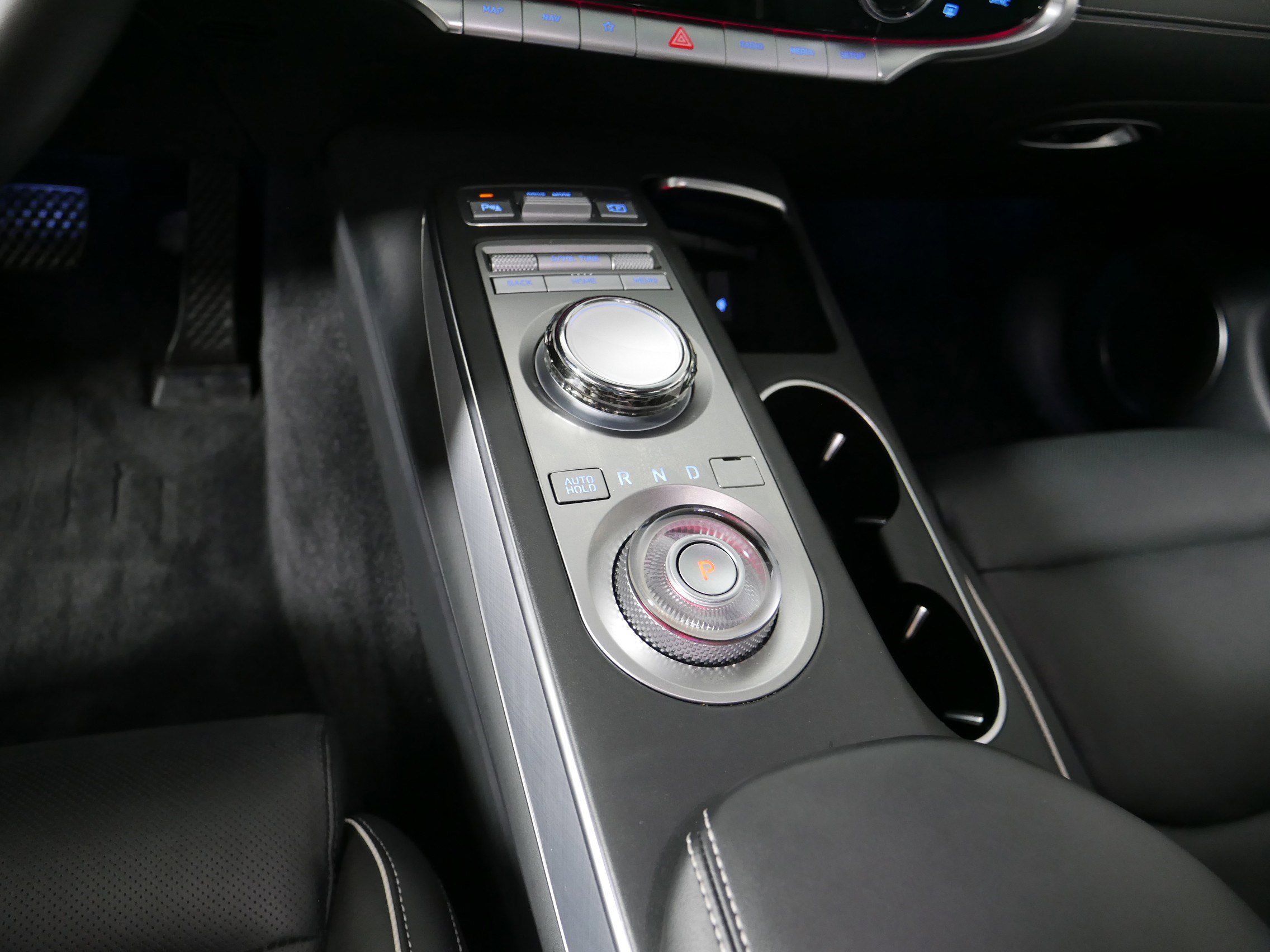 Certified 2025 Genesis Electrified GV70 AWD/4WD image 24