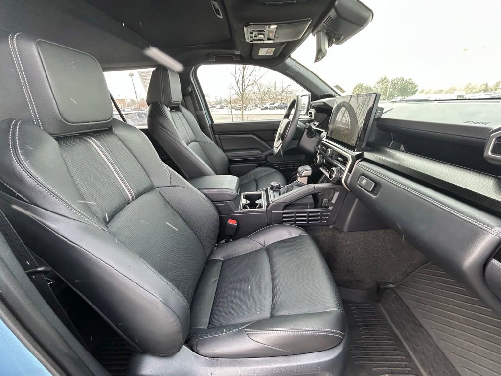 Used 2025 Toyota 4Runner Limited w/ Tow Technology Package image 32