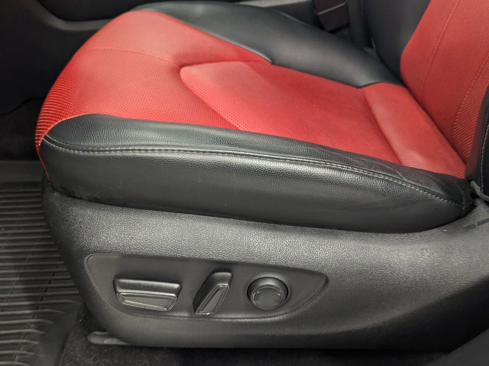 Used 2023 Toyota Highlander XSE image 11