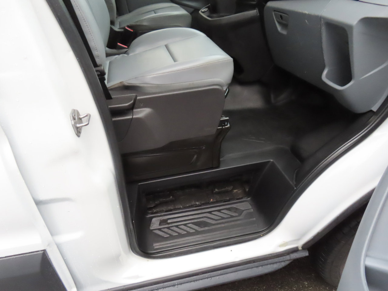 Used 2018 Ford Transit 250 130 Low Roof image 18