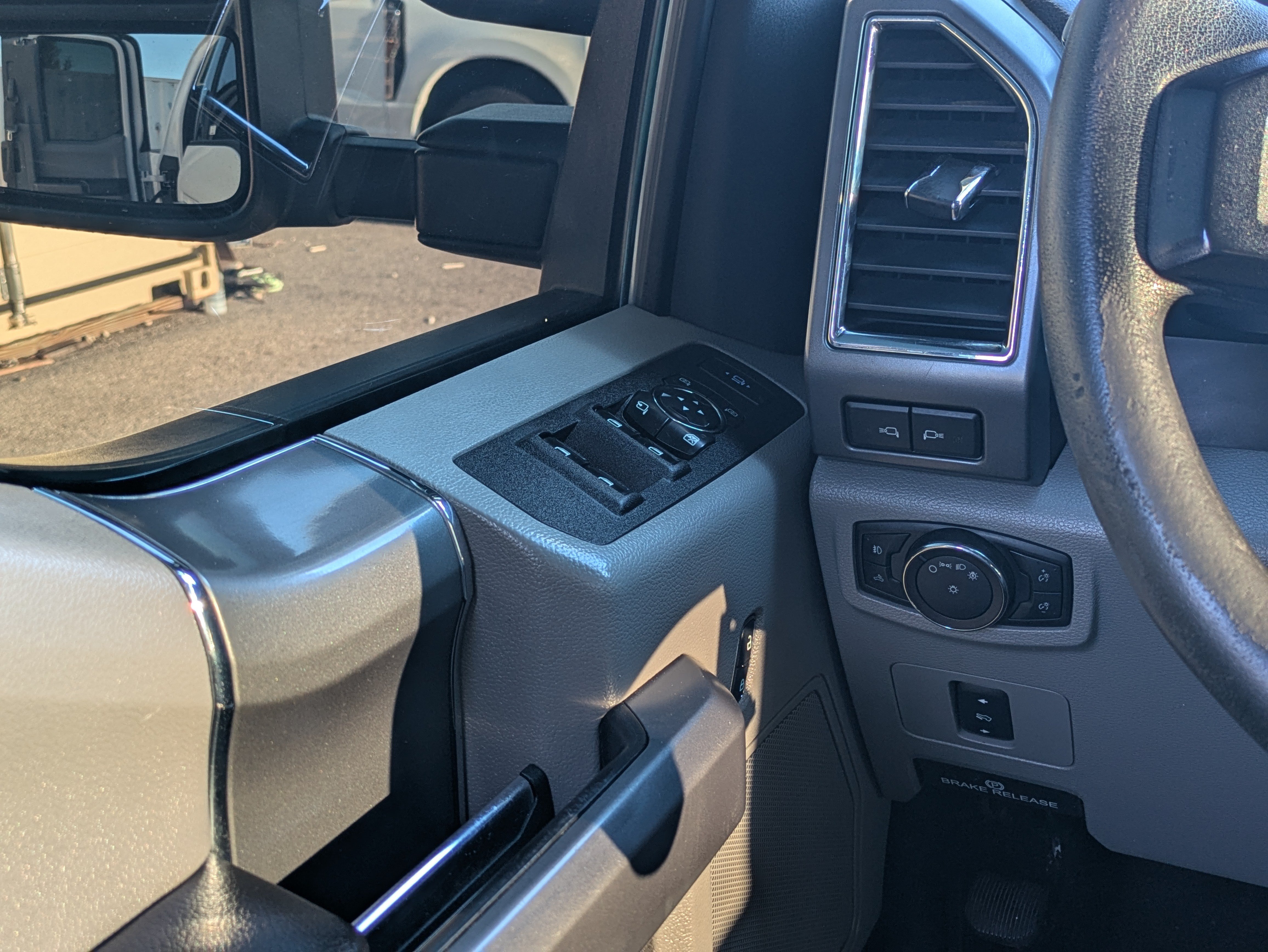 Used 2018 Ford F250 XLT w/ XLT Premium Package AWD/4WD image 22