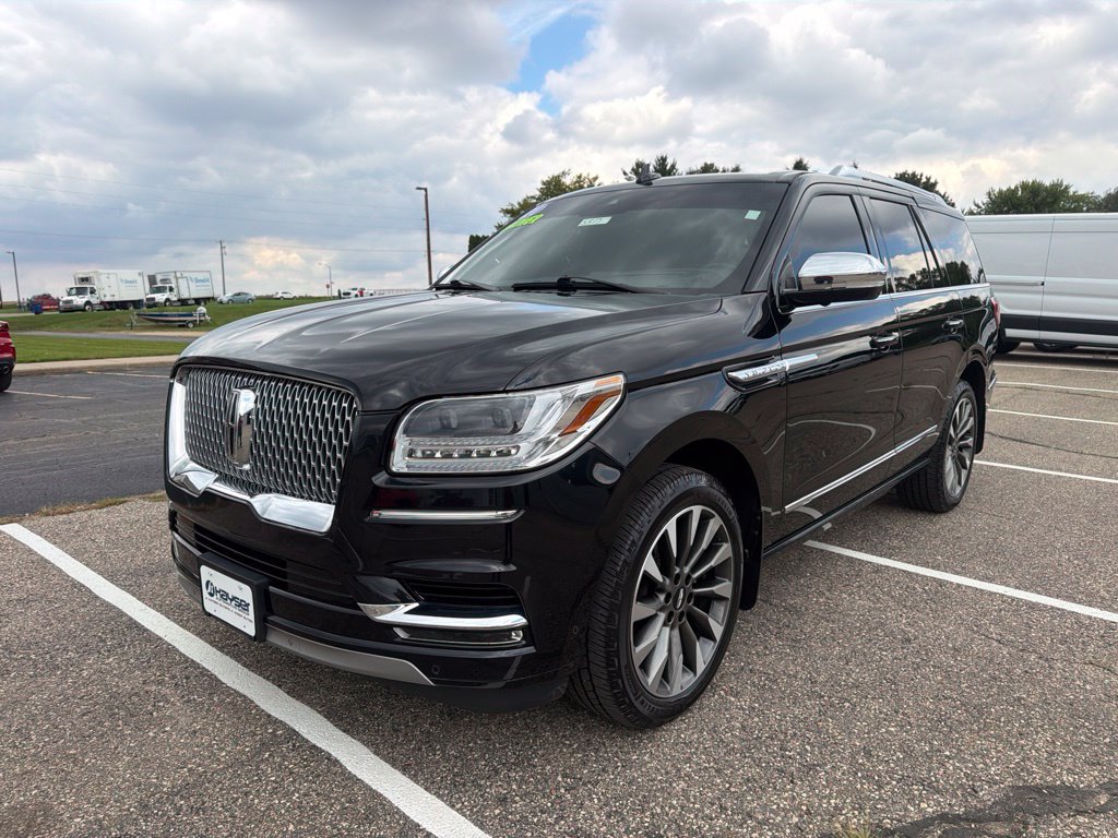 Used 2021 Lincoln Navigator Reserve AWD/4WD image 3