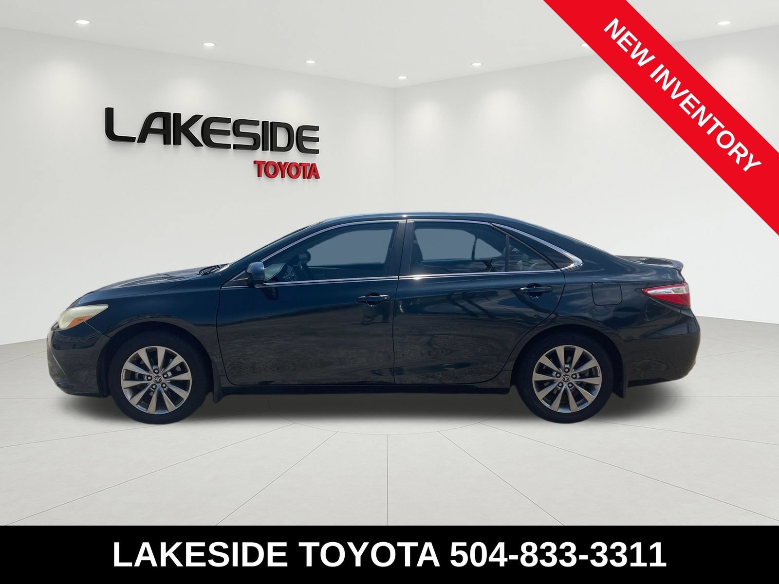 Used 2015 Toyota Camry XLE FWD image 2