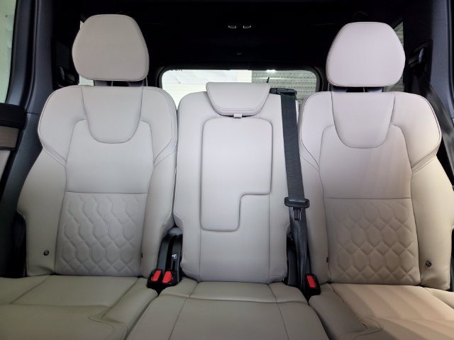 New 2026 Volvo XC90 T8 Plus w/ Protection Package Premier AWD/4WD image 13