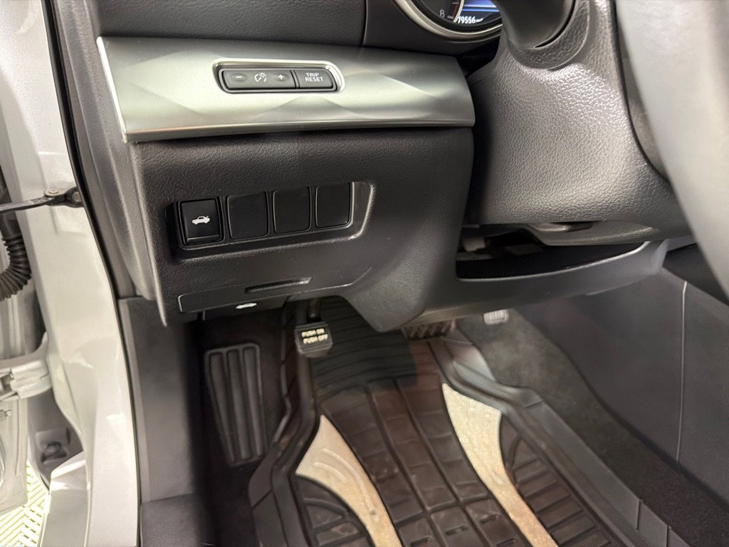 Used 2022 Nissan Maxima SV image 12