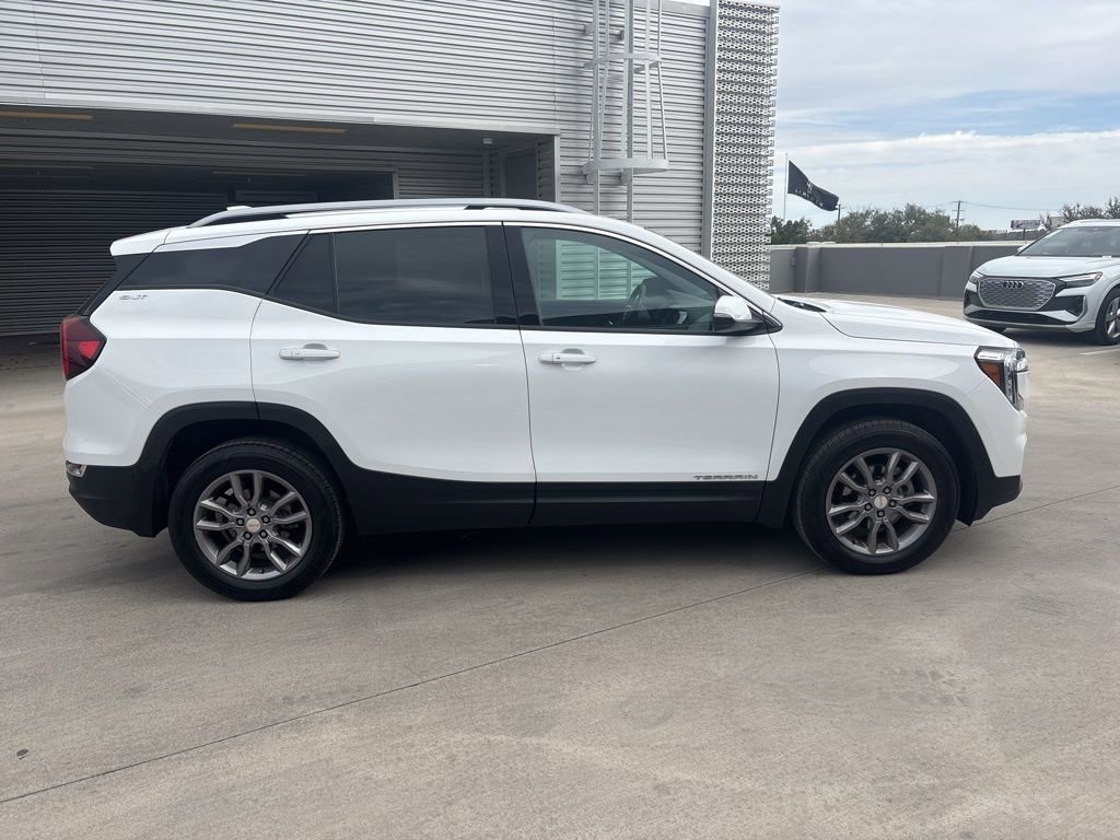 Used 2024 GMC Terrain SLT image 4