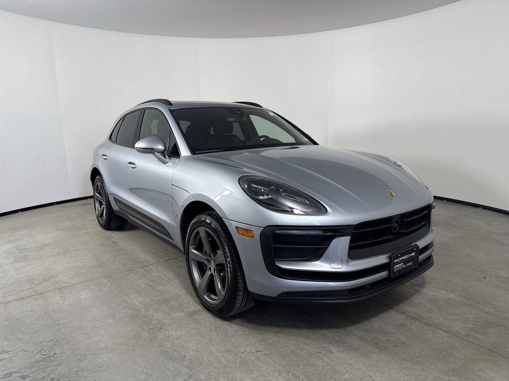Certified 2025 Porsche Macan image 9