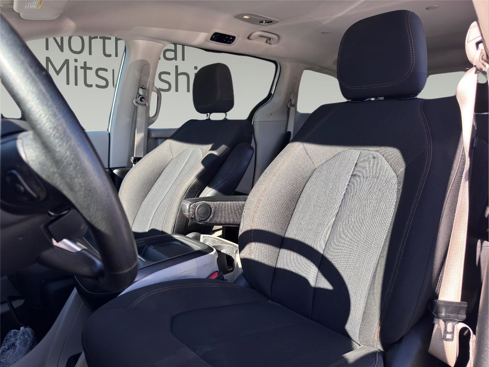 Used 2020 Chrysler Pacifica Touring image 9