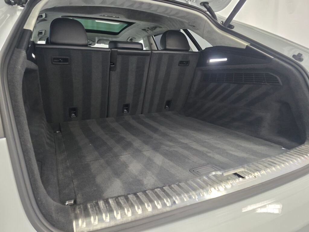 Used 2021 Audi Q8 Prestige w/ Prestige Package image 22