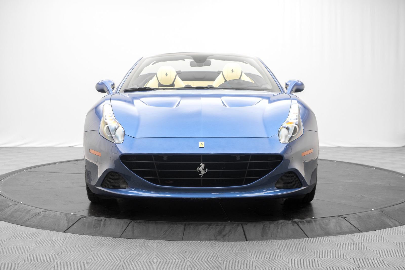 Used 2016 Ferrari California T RWD image 8