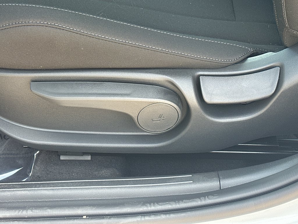New 2026 Hyundai Elantra Hybrid FWD image 24