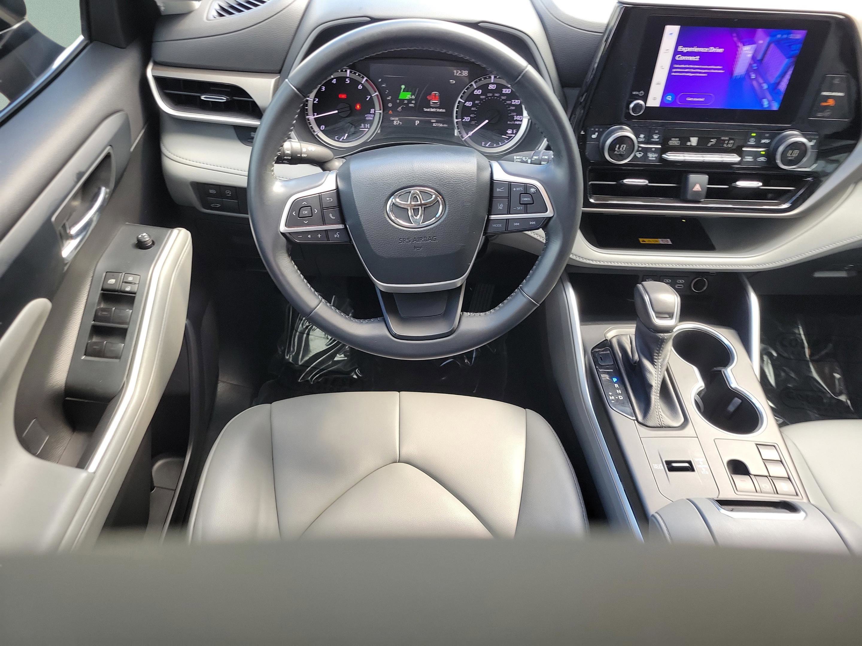 Used 2023 Toyota Highlander XLE image 11