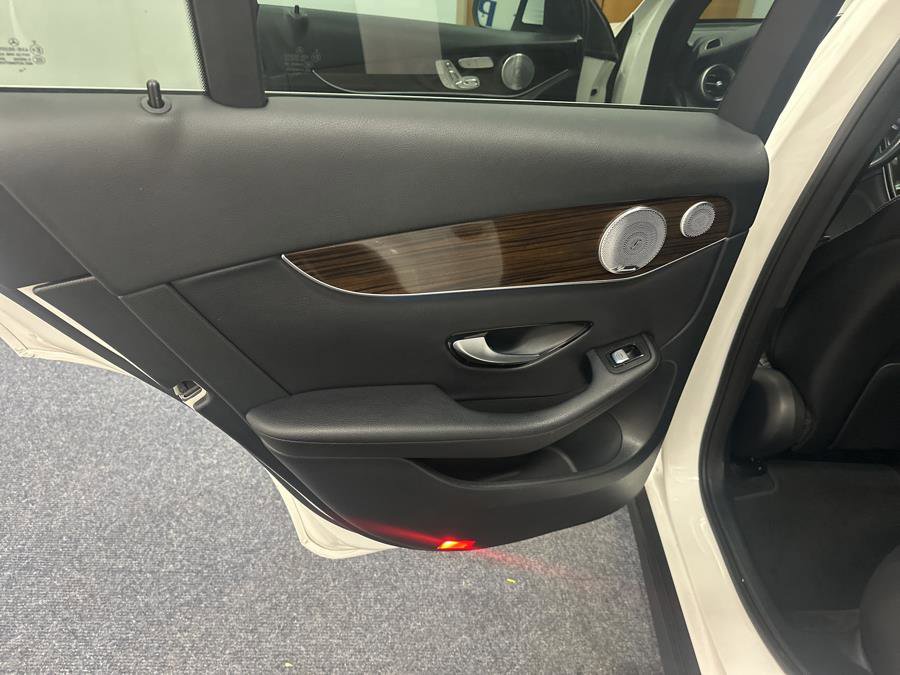 Used 2017 Mercedes-Benz GLC 300 4MATIC image 9