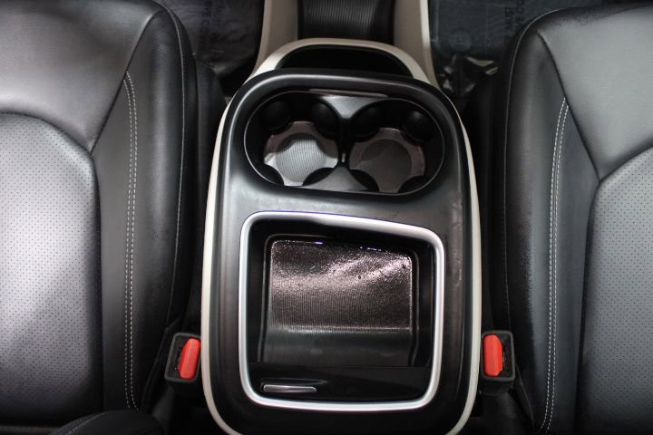 Used 2024 Chrysler Pacifica Touring-L image 34