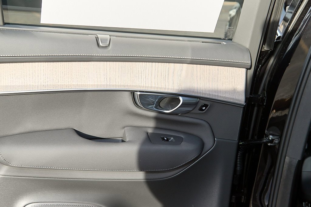New 2026 Volvo XC90 B6 Ultra w/ Protection Package image 19