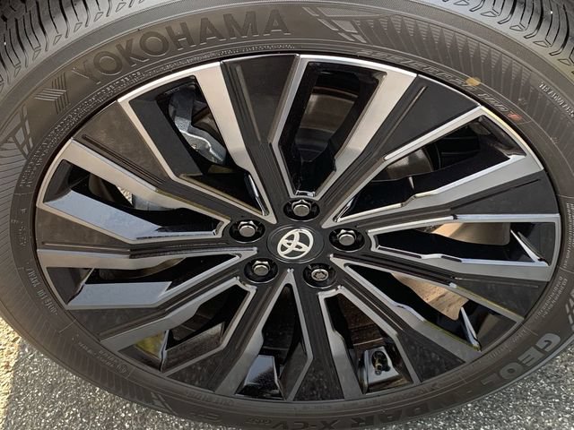 Certified 2026 Toyota C-HR AWD/4WD image 34