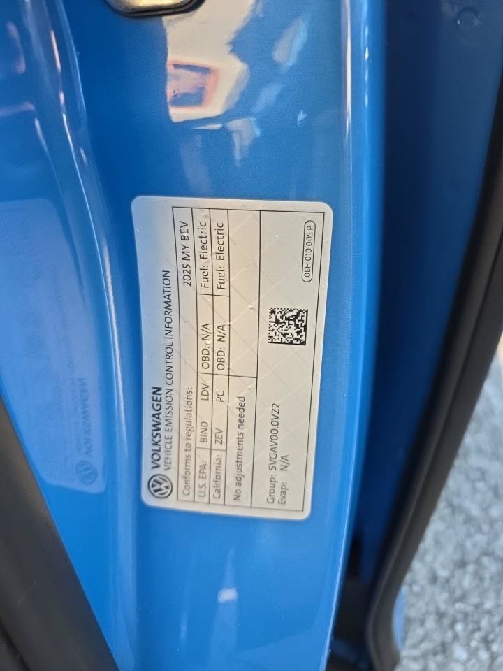 Used 2025 Volkswagen ID. Buzz Pro S Plus RWD image 18