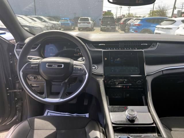 Used 2023 Jeep Grand Cherokee Altitude image 12