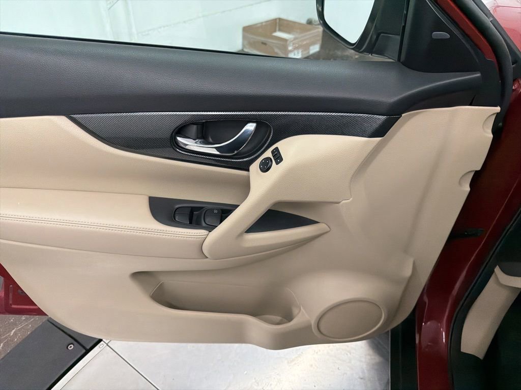 Used 2016 Nissan Rogue SL w/ SL Premium Package AWD/4WD image 13