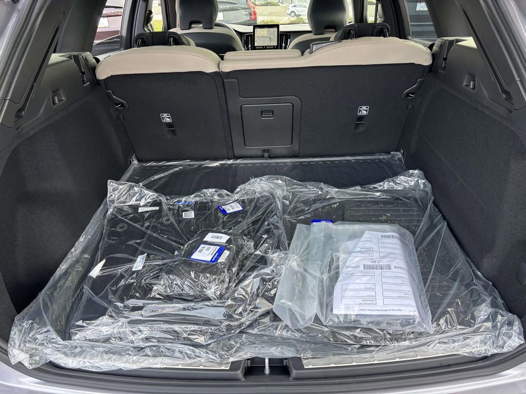 New 2026 Volvo XC60 B5 Plus w/ Protection Package Premier image 9