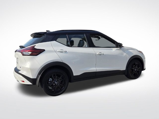 Used 2023 Nissan Kicks SR w/ SR Premium Package FWD image 9
