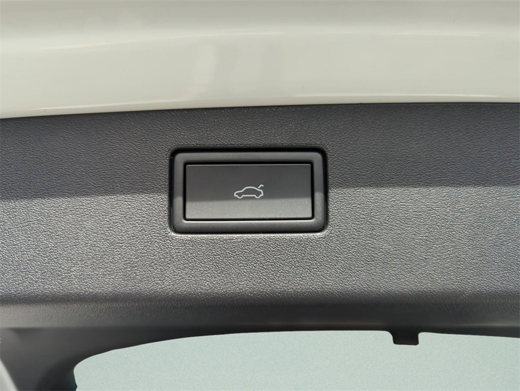 Used 2026 Volkswagen Tiguan SEL R-Line image 39