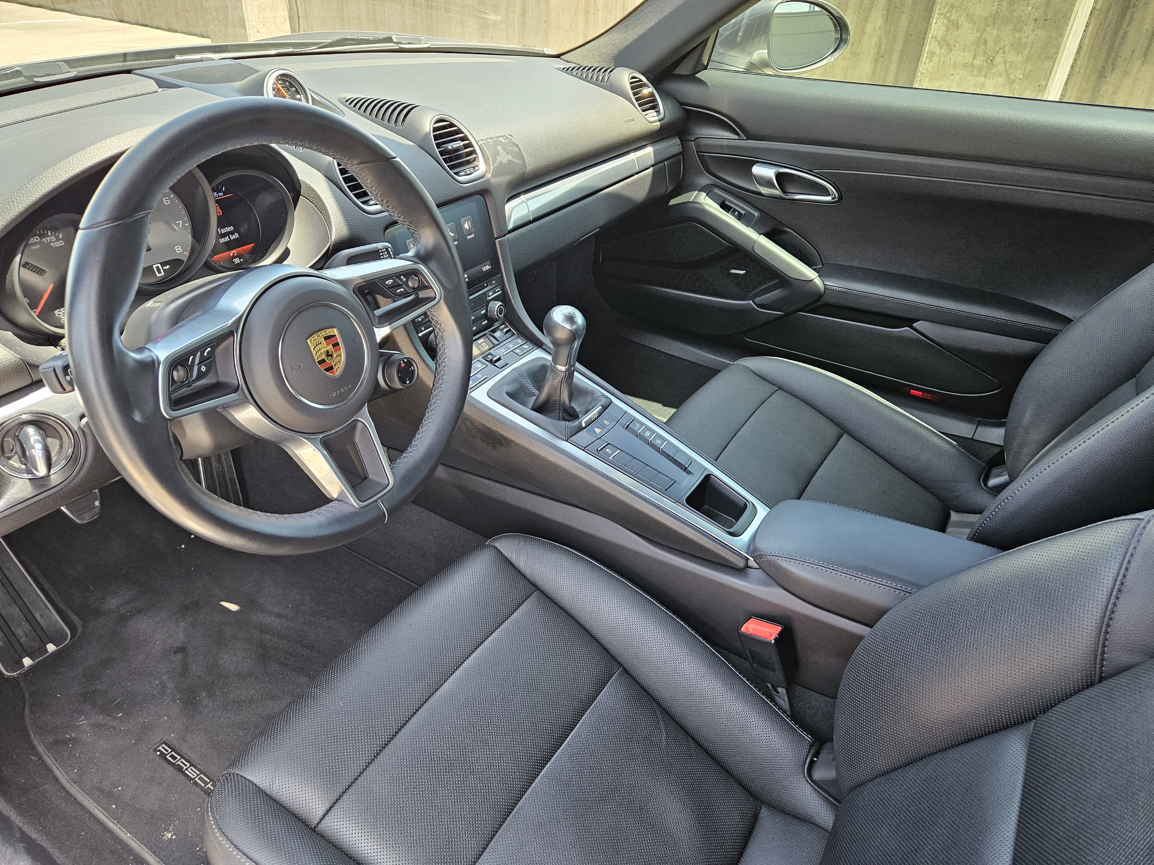 Certified 2022 Porsche 718 Cayman S RWD image 4
